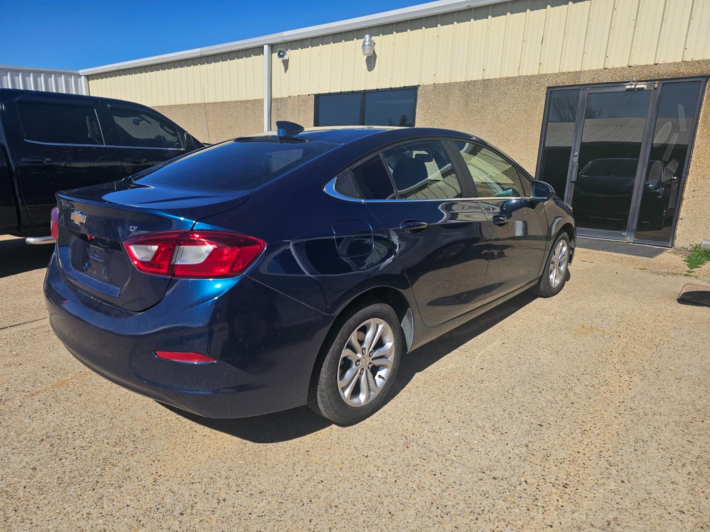 2019 BLUE Chevrolet Cruze LT Auto (1G1BE5SM0K7) with an 1.4L L4 DOHC 16V TURBO engine, 6A transmission, located at 533 S Seven Points BLVD, Seven Points, TX, 75143, (430) 255-4030, 32.313999, -96.209351 - Photo#2